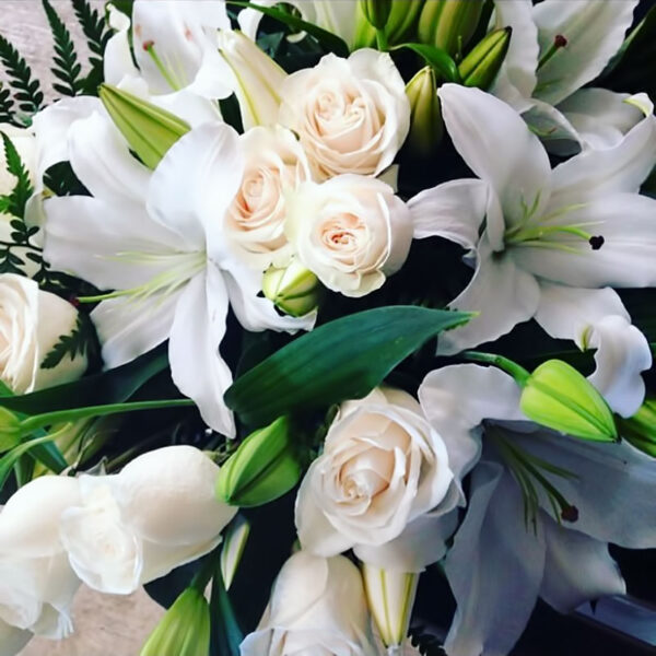 Blooming White Oriental Lillies with Vendela Roses Bouquet
